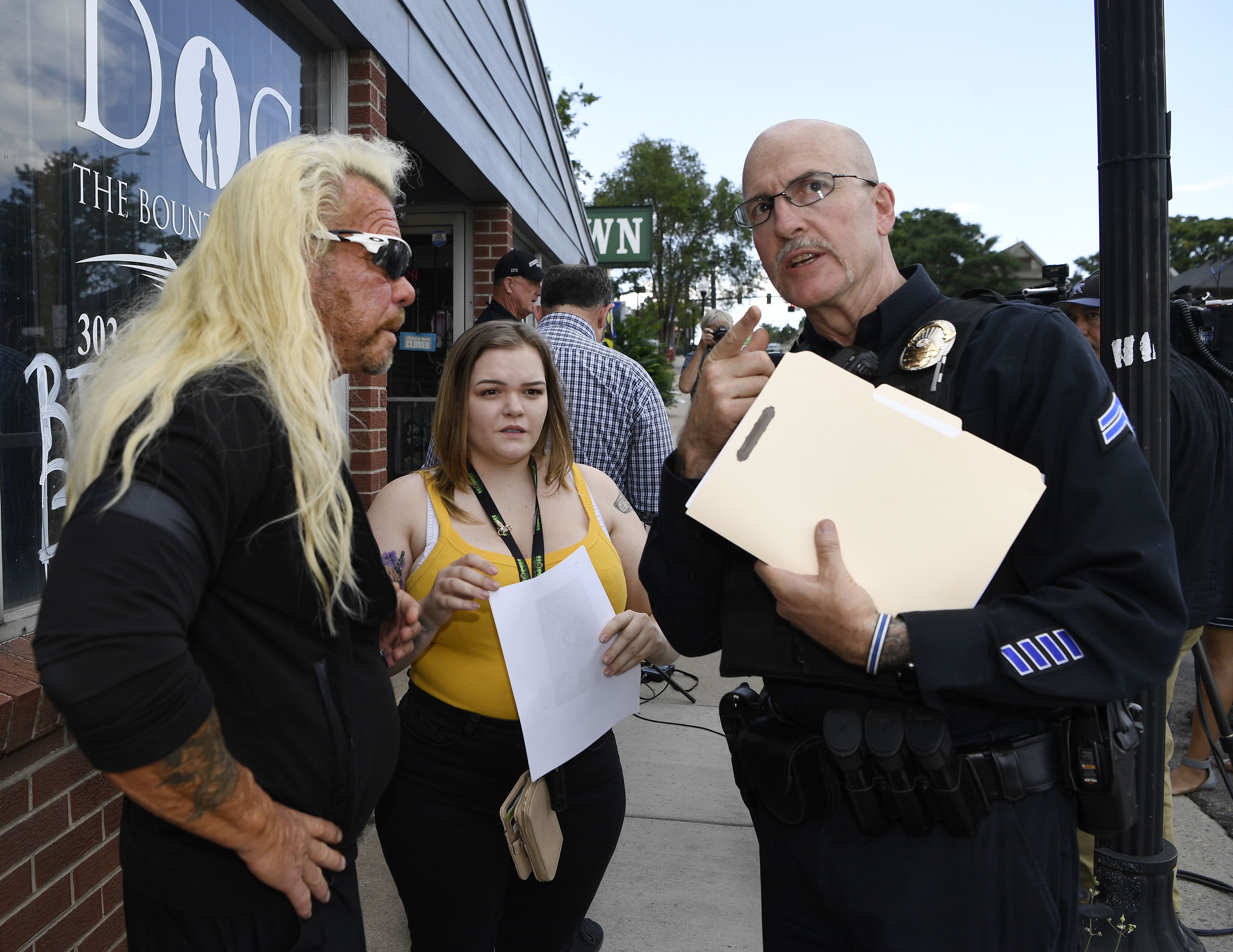 Duane "Dog the Bounty Hunter" Chapman and his daughter Bonnie Chapman at a press conference in front of his Colorado store on Aug. 2, to address the theft there. (Photo: Andy Cross/MediaNews Group/The Denver Post via Getty Images)