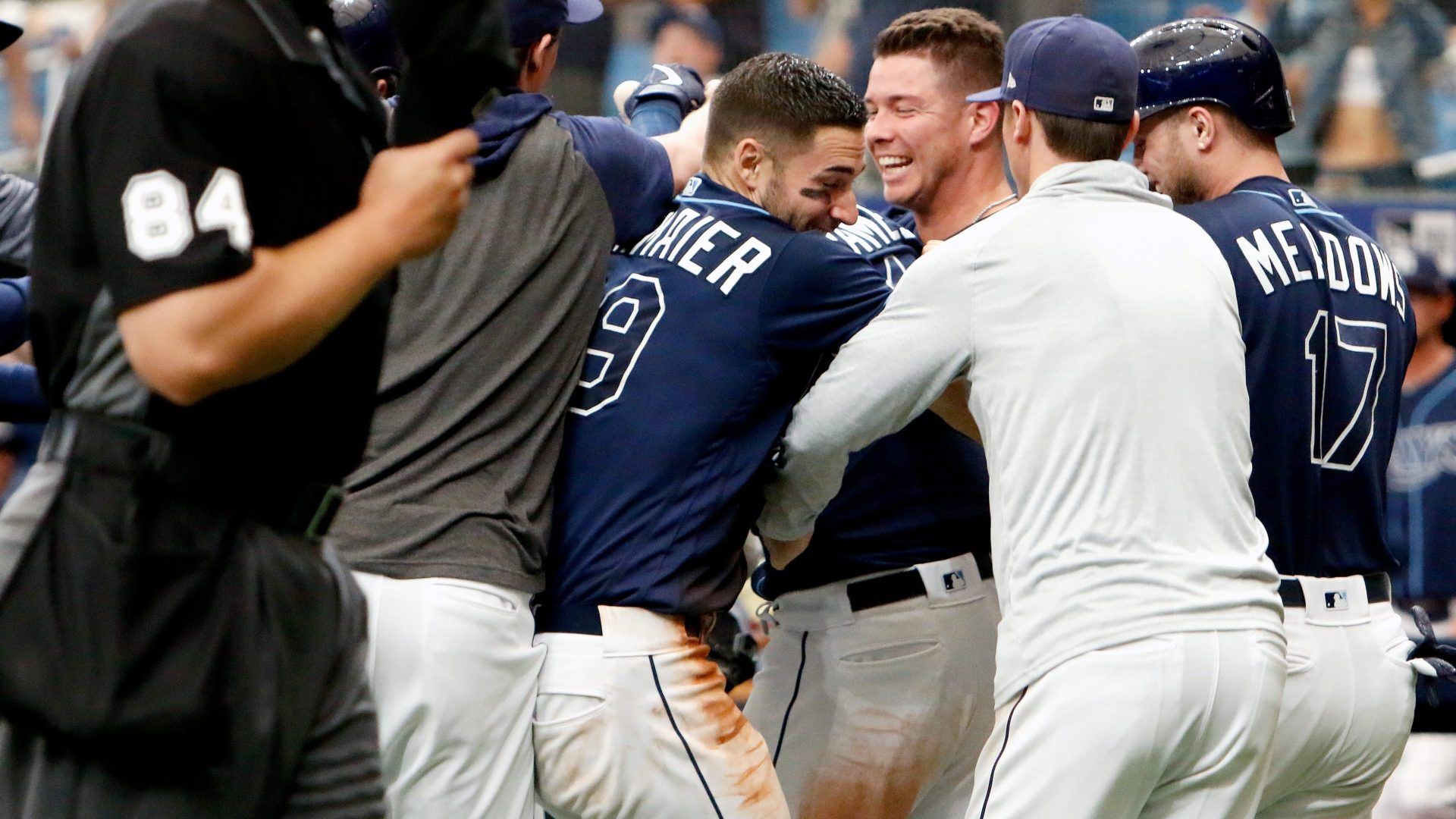 Mariners lose on walk-off wild pitch