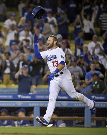 Muncy's homer in 10th lifts Dodgers over Blue Jays 2-1