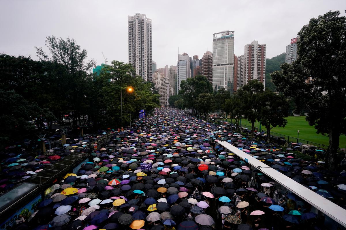 Banks in Hong Kong condemn violence, urge restoration of 'harmony'