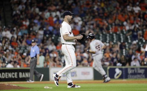 Verlander allows 2 HRs in 2-hitter, loses 2-1 to Tigers